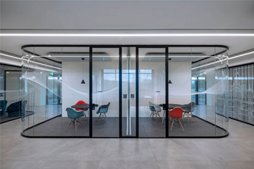 Modern glass and aluminum partitions, precise fitting, and clean lines for sleek and functional spaces.